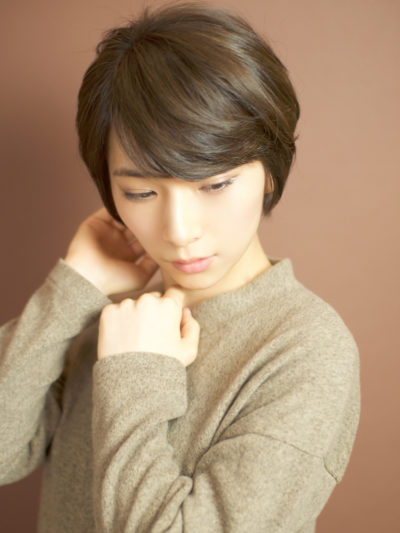 横顔シルエット美人なくびれショートヘア☆