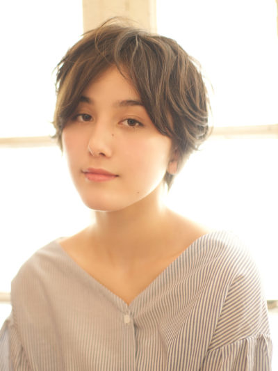 前下がりセンターパートでで大人なナチュラルショートヘア♪