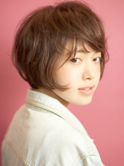 分け目なしのフワッと透明感ショートボブ